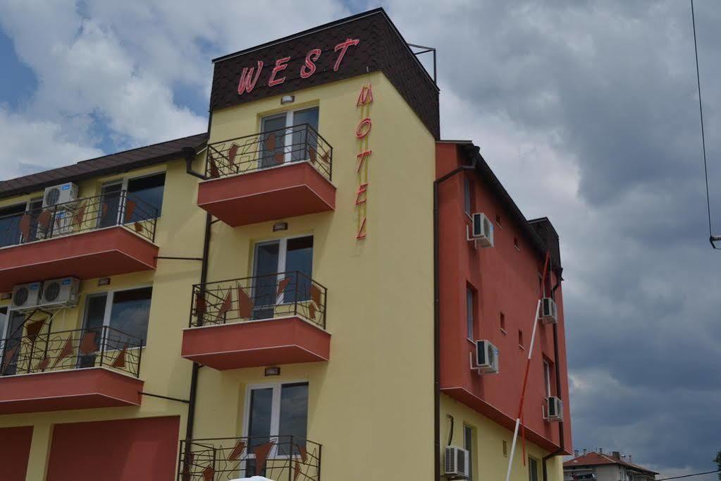 בלאגובגראד Hotel West מראה חיצוני תמונה